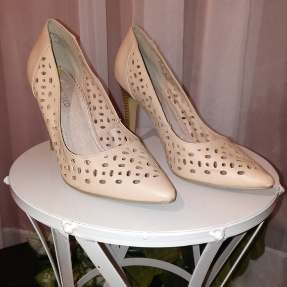 Women's high-heeled shoes. - Picture 3 of 6